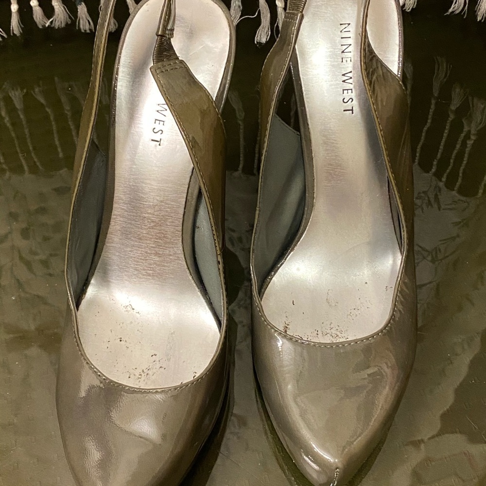 🌺 NINE WEST Gray Patent Leather 5" Heels